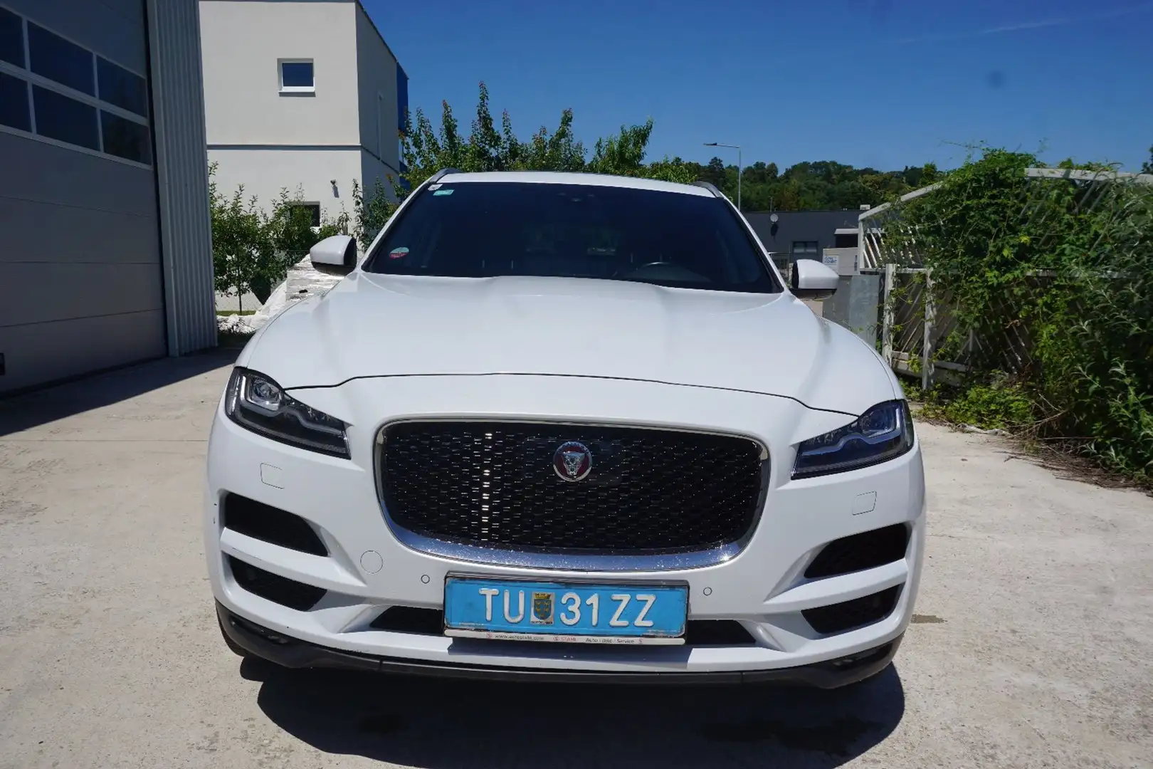 Jaguar F-Pace 20d Portfolio AWD Weiß - 1