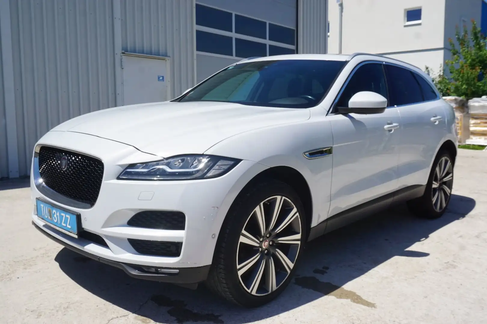 Jaguar F-Pace 20d Portfolio AWD Weiß - 2