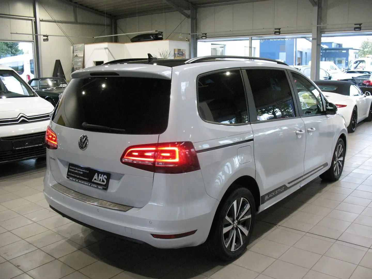 Volkswagen Sharan 2.0 TDI DSG Comfortline Black Style *AHK* Silber - 2