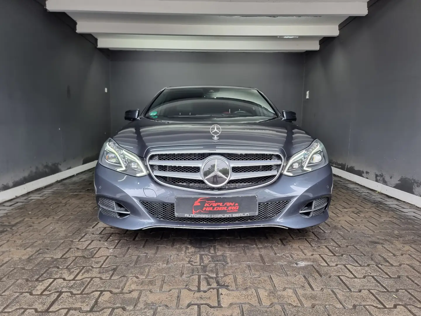 Mercedes-Benz E 200 CDI BE, LED SCHEINWERFER, e.GLASDACH, NAVI Grijs - 2