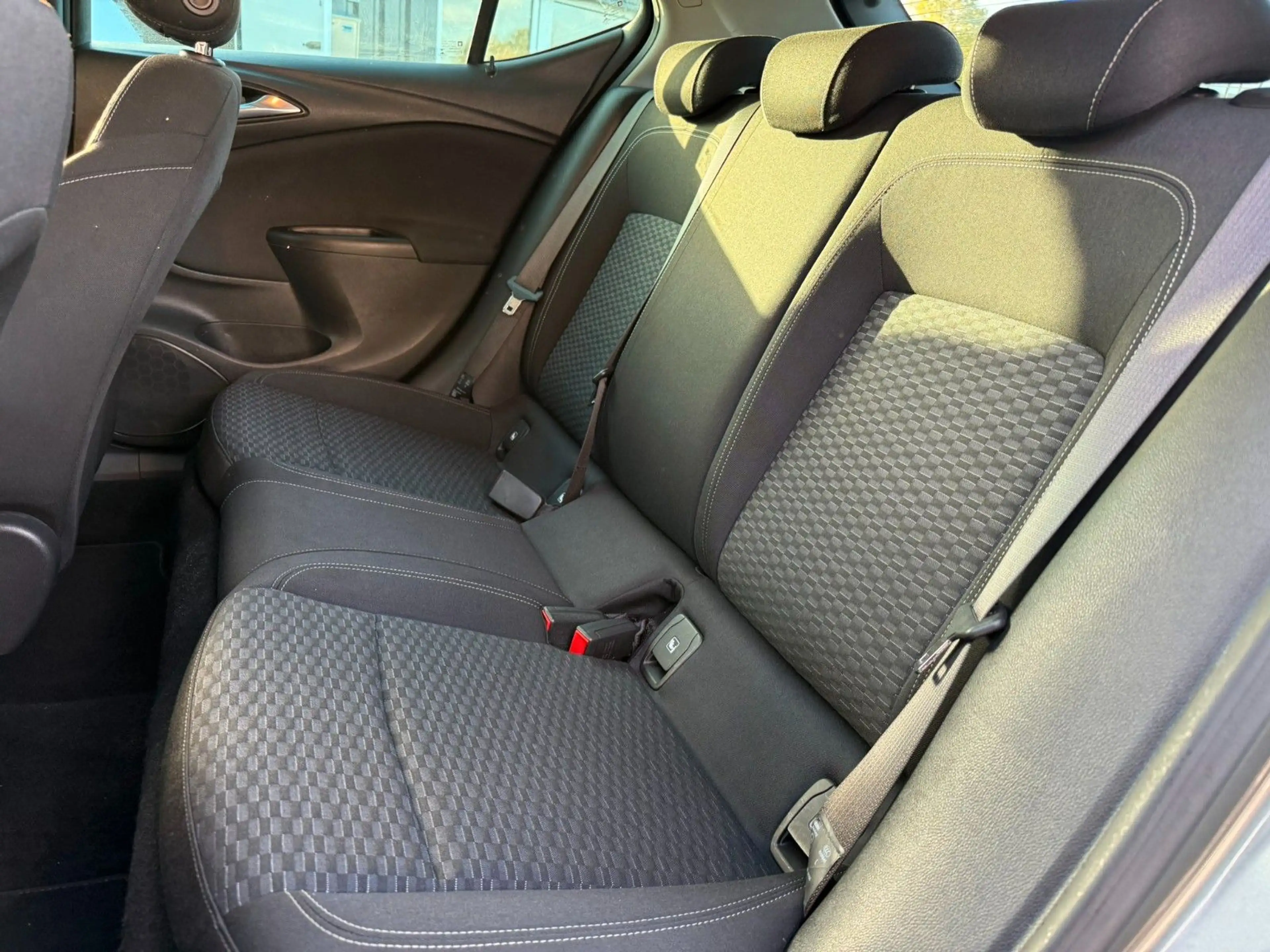 Opel Astra K Lim. 5-trg. Business Start/Stop — photo 10