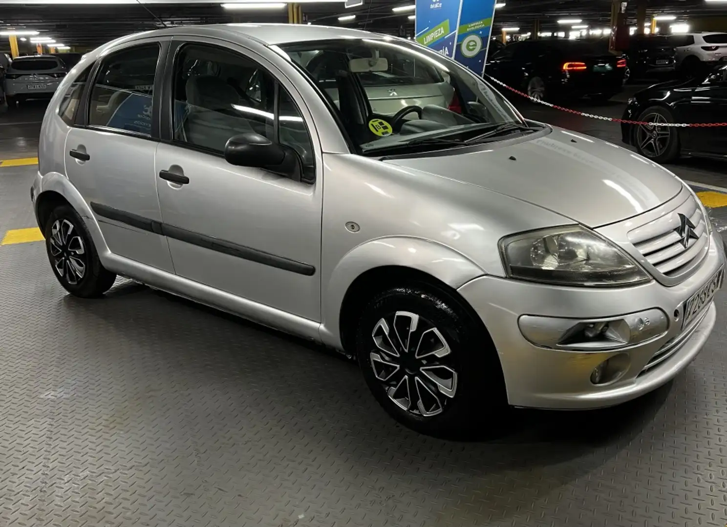 Citroen C3 1.4i SX Plus Gris - 2