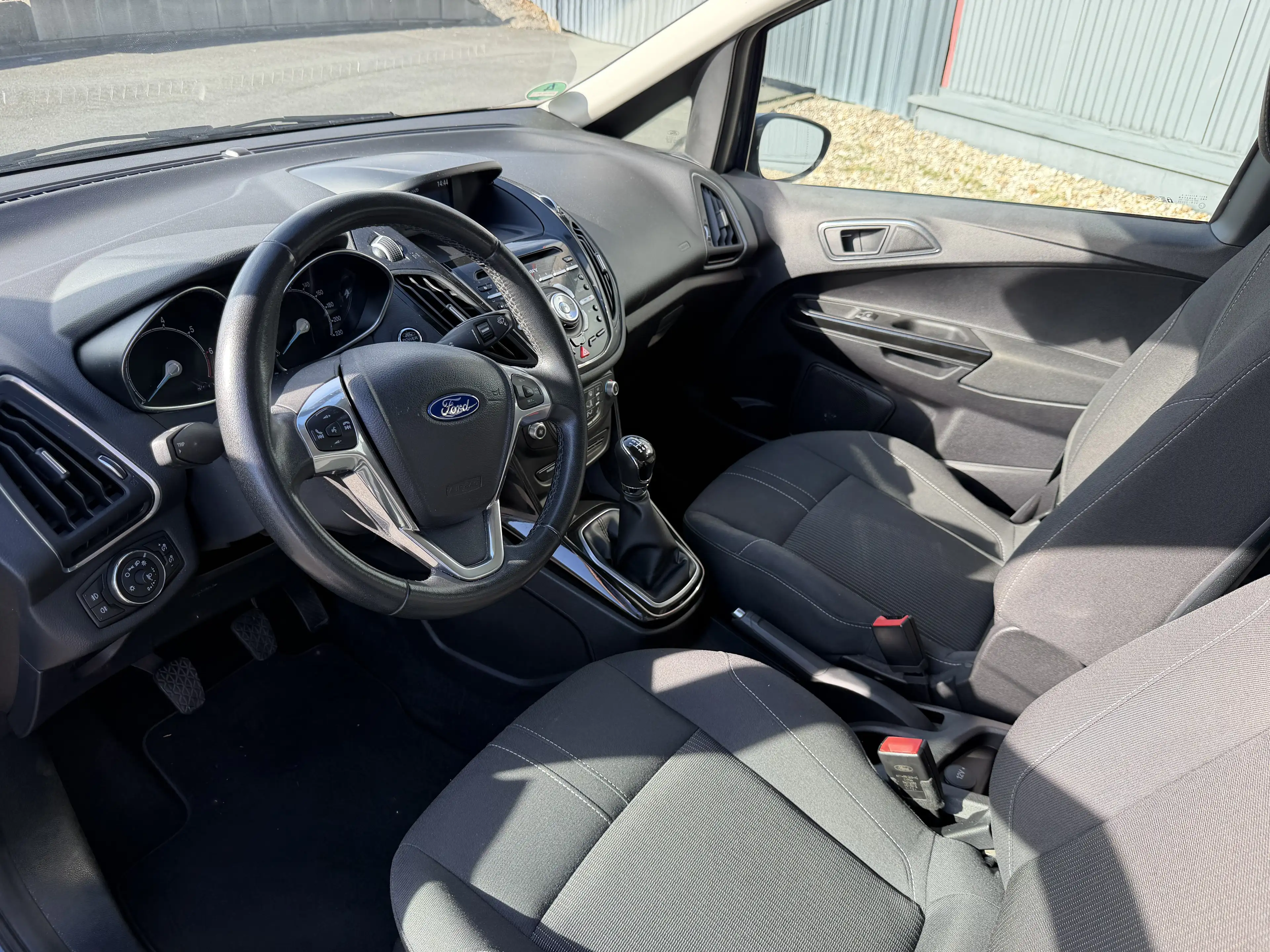 Ford B-Max Titanium 1,4 Benzin Sehr gepflegter Zustand **Garagenwagen, Rentnerfahrzeug** — photo 9