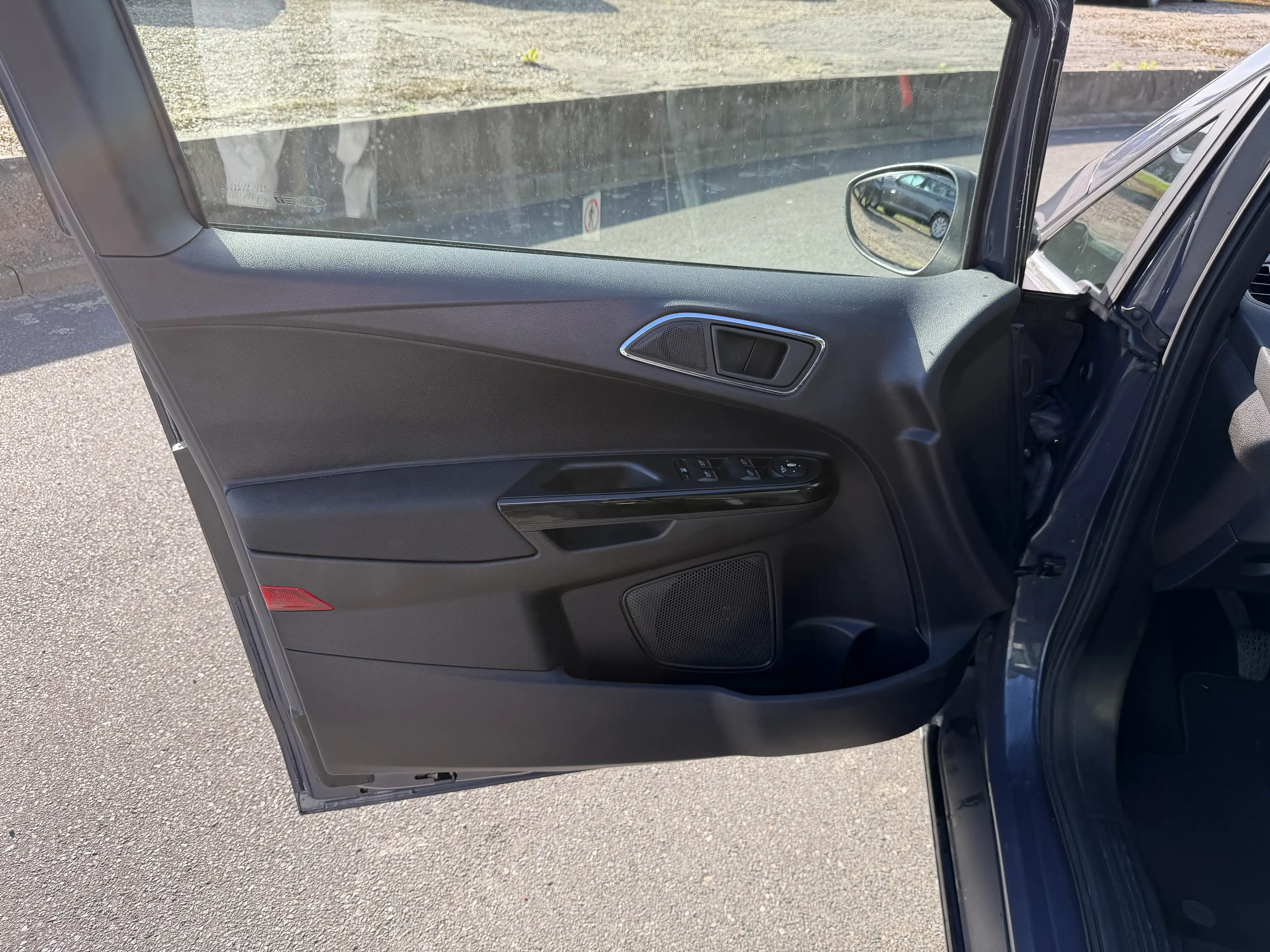Ford B-Max Titanium 1,4 Benzin Sehr gepflegter Zustand **Garagenwagen, Rentnerfahrzeug** — photo 8