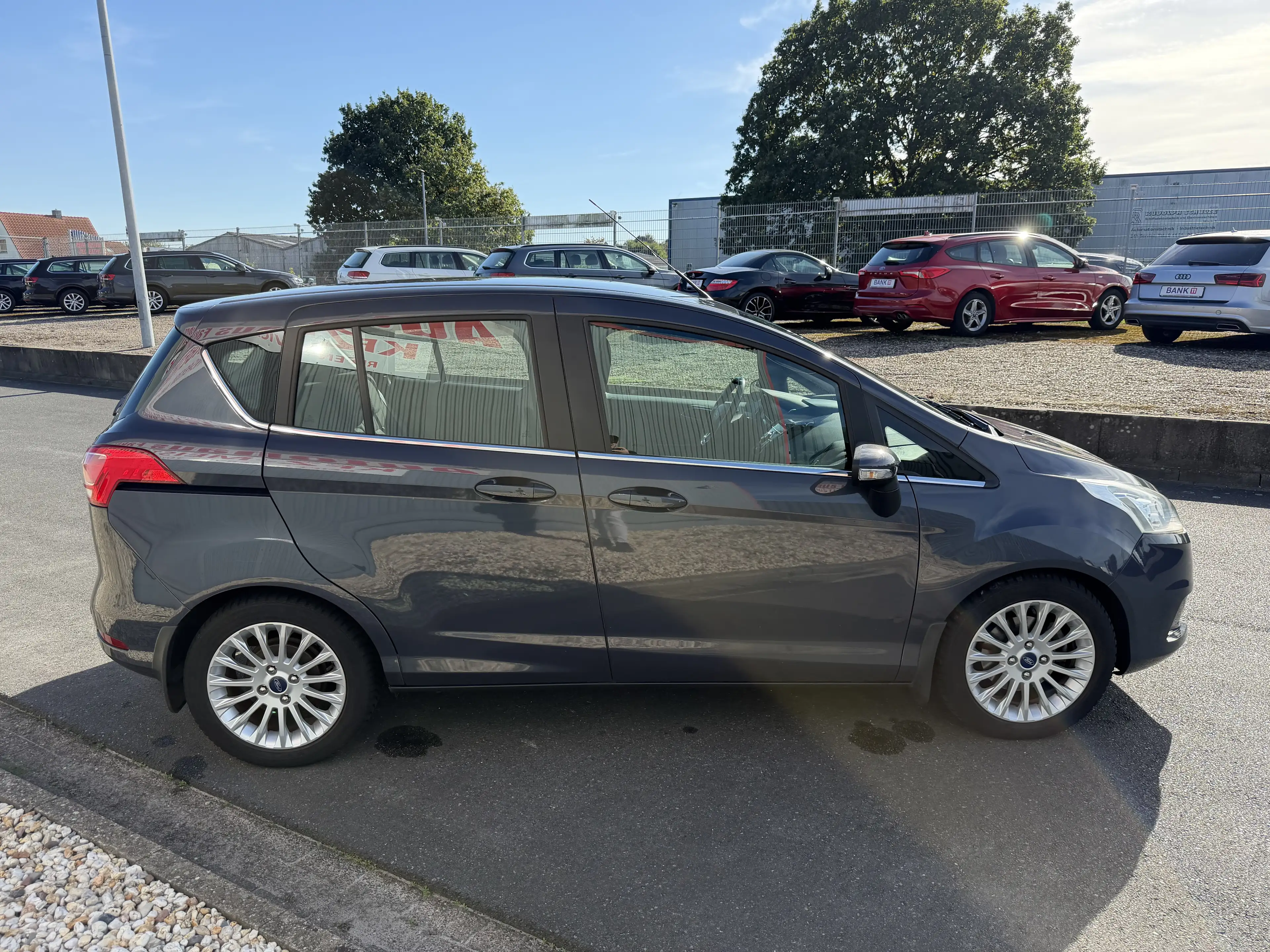 Ford B-Max Titanium 1,4 Benzin Sehr gepflegter Zustand **Garagenwagen, Rentnerfahrzeug** — photo 4