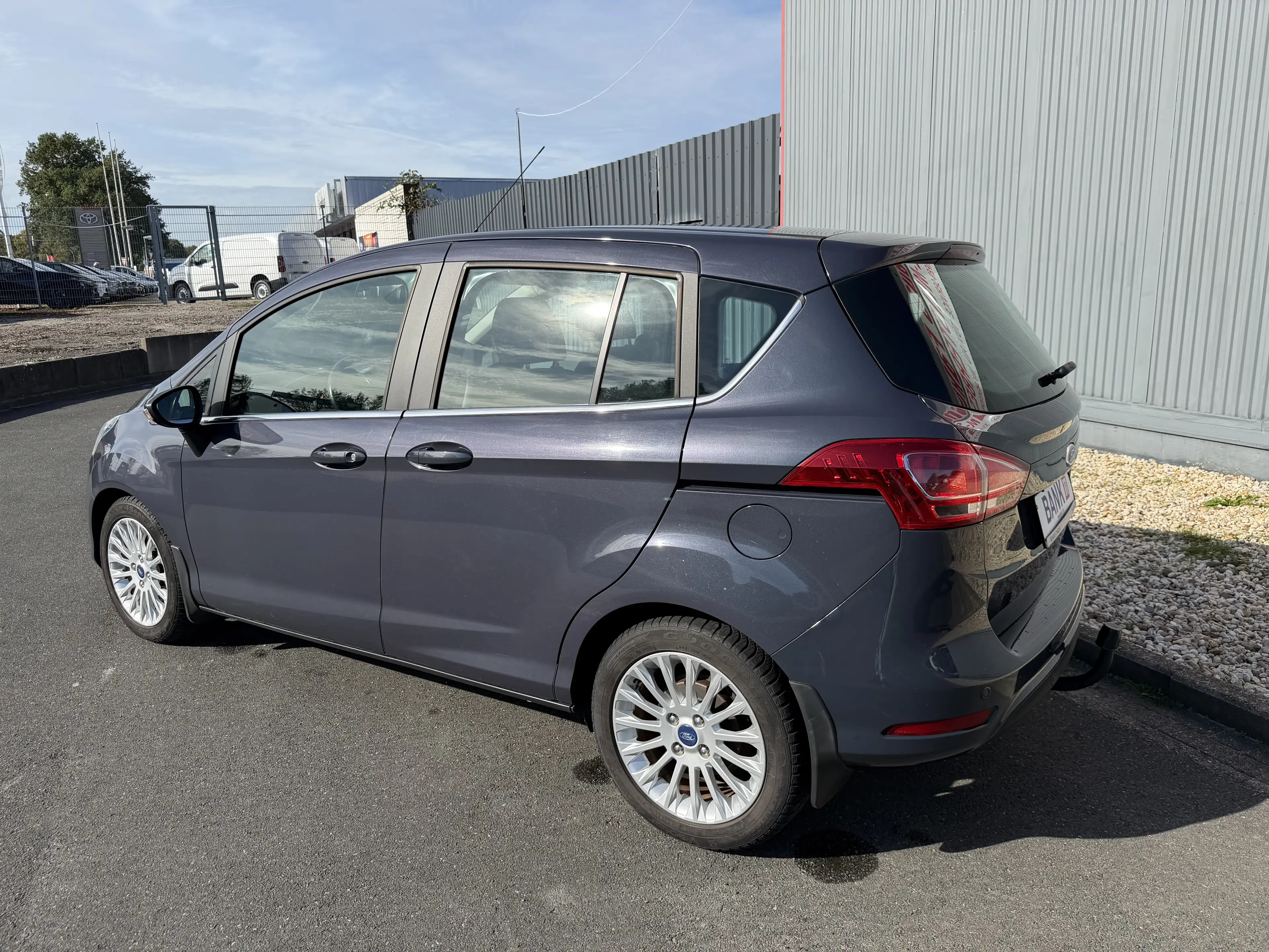 Ford B-Max Titanium 1,4 Benzin Sehr gepflegter Zustand **Garagenwagen, Rentnerfahrzeug** — photo 7