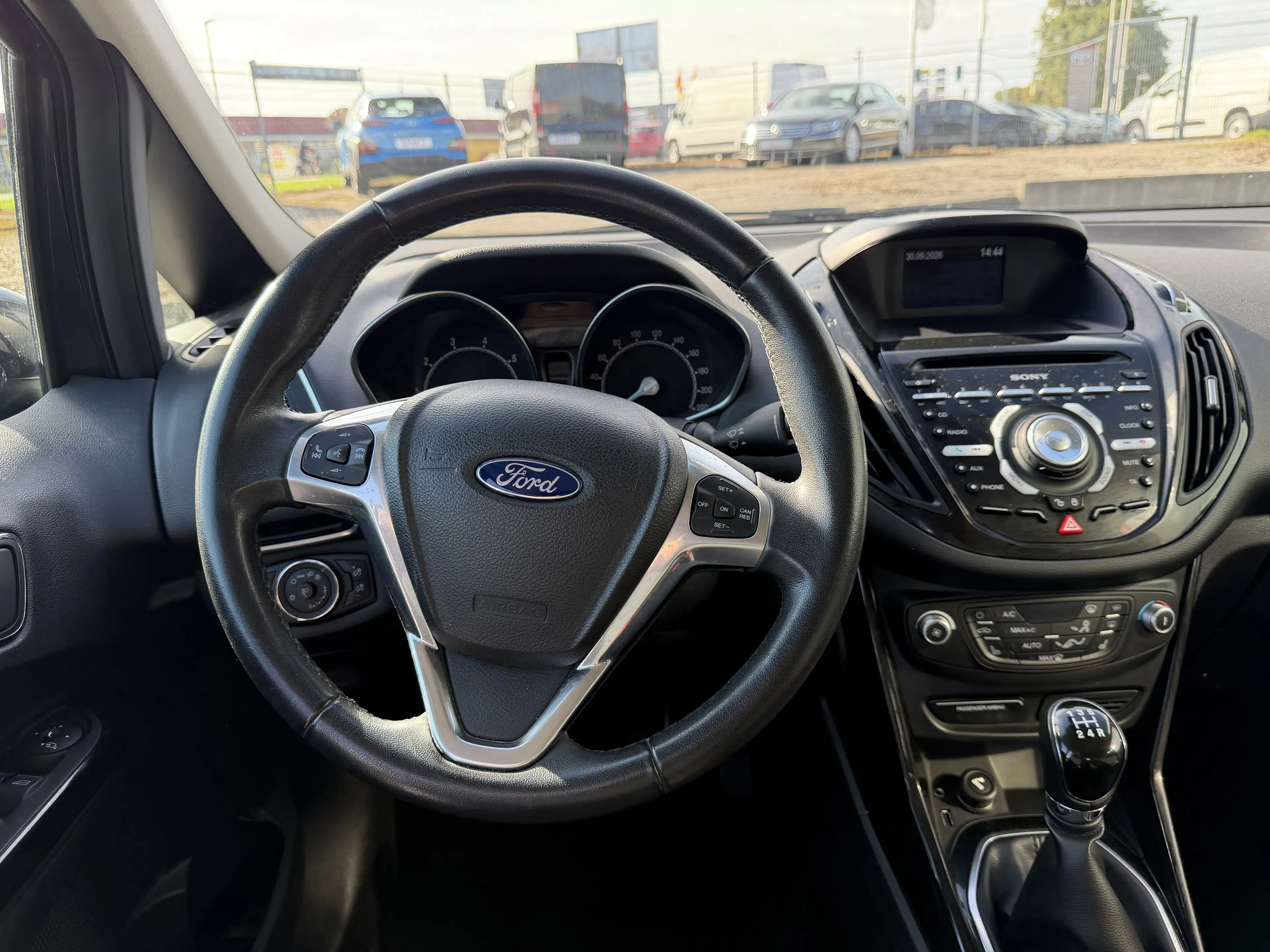Ford B-Max Titanium 1,4 Benzin Sehr gepflegter Zustand **Garagenwagen, Rentnerfahrzeug** — photo 11