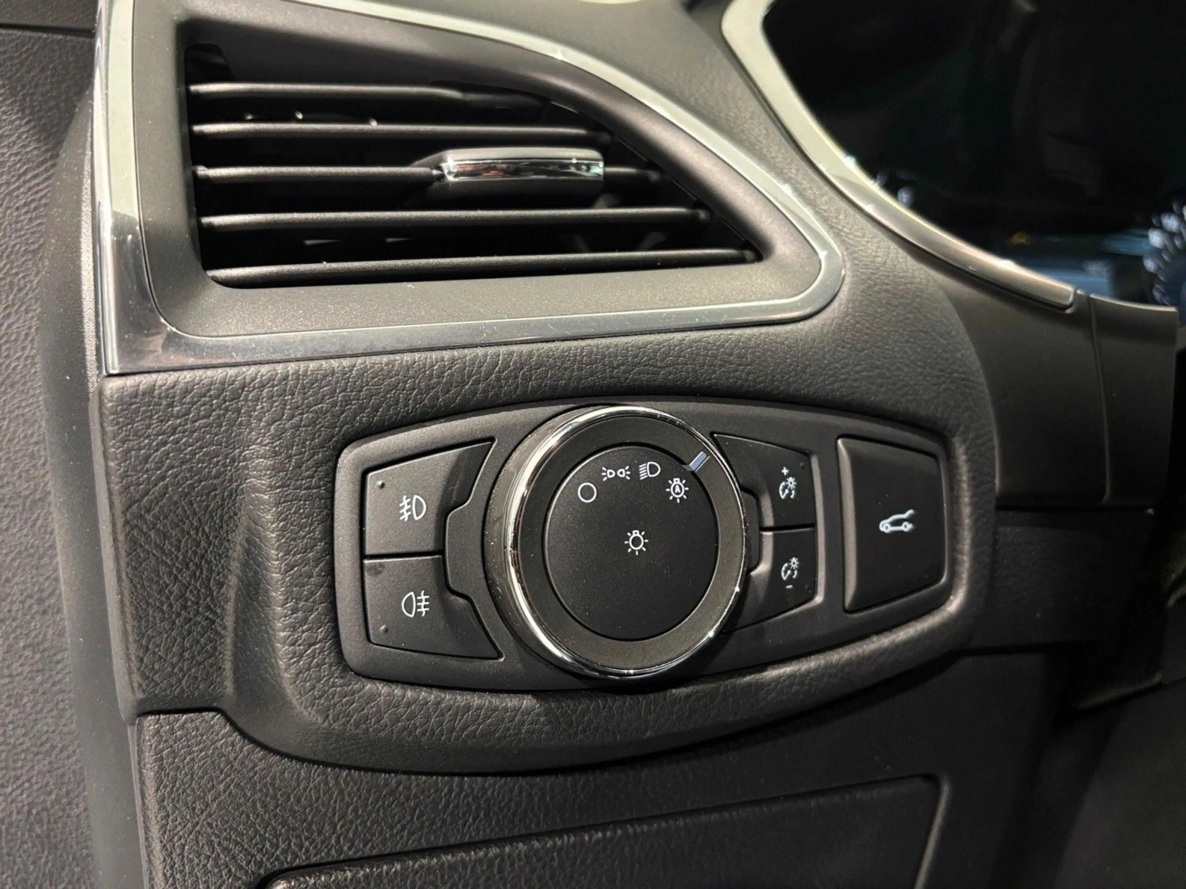 Ford S-Max S-MAX Titanium 7Sitz./LED/SZH/NAV/ACC/KAM — photo 28