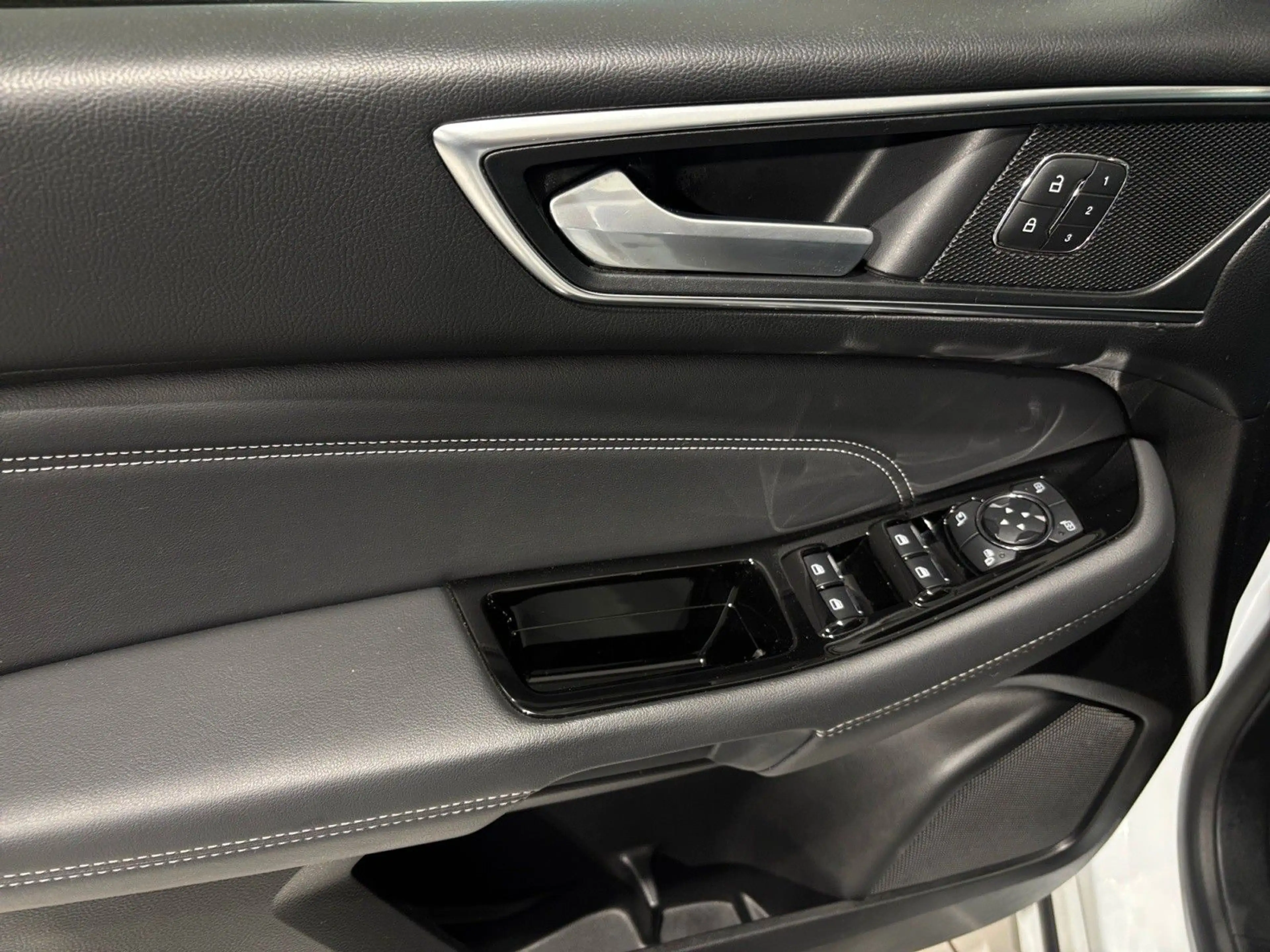 Ford S-Max S-MAX Titanium 7Sitz./LED/SZH/NAV/ACC/KAM — photo 11