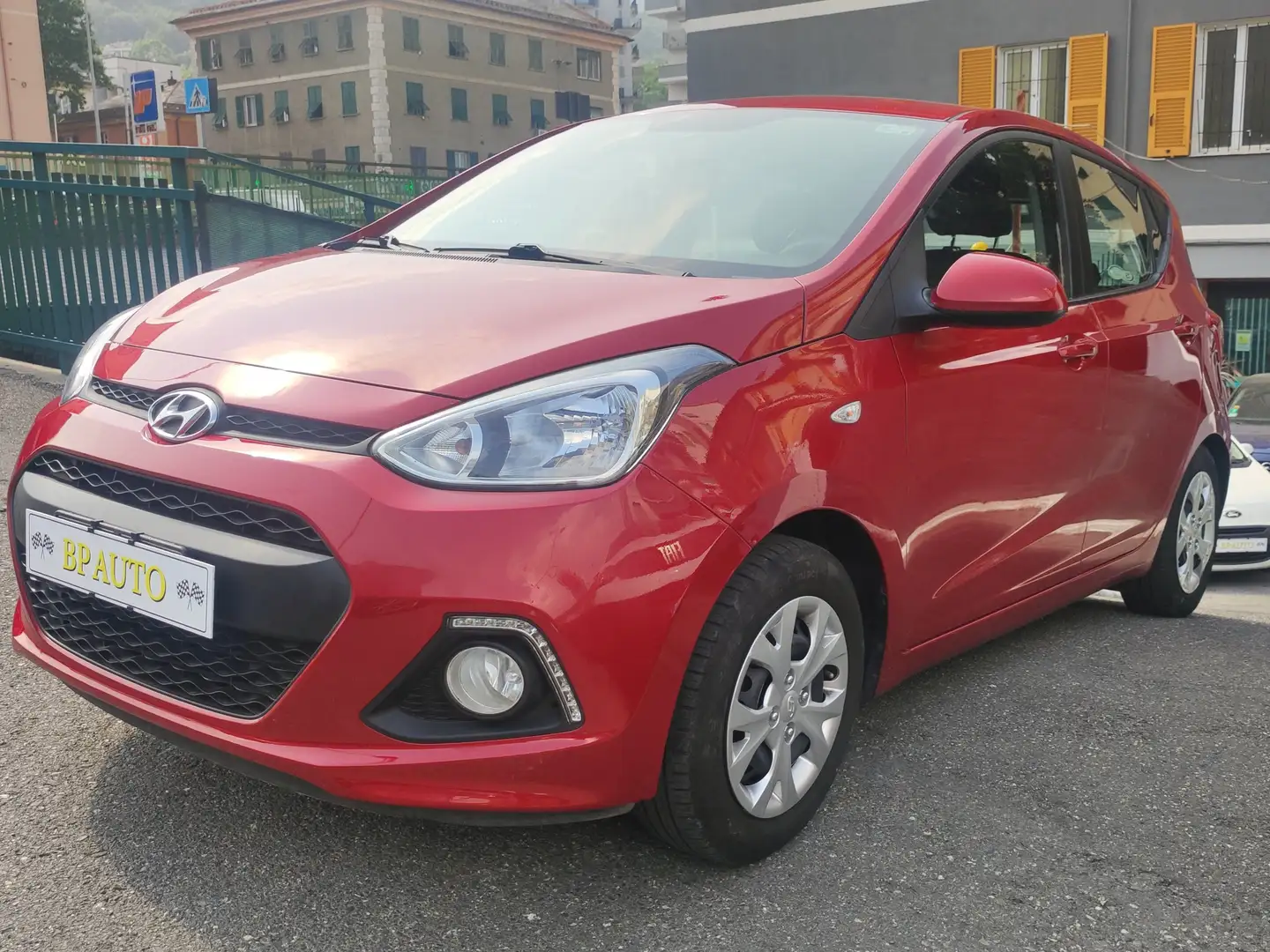 Hyundai i10 i10 1.0 Червоний - 1