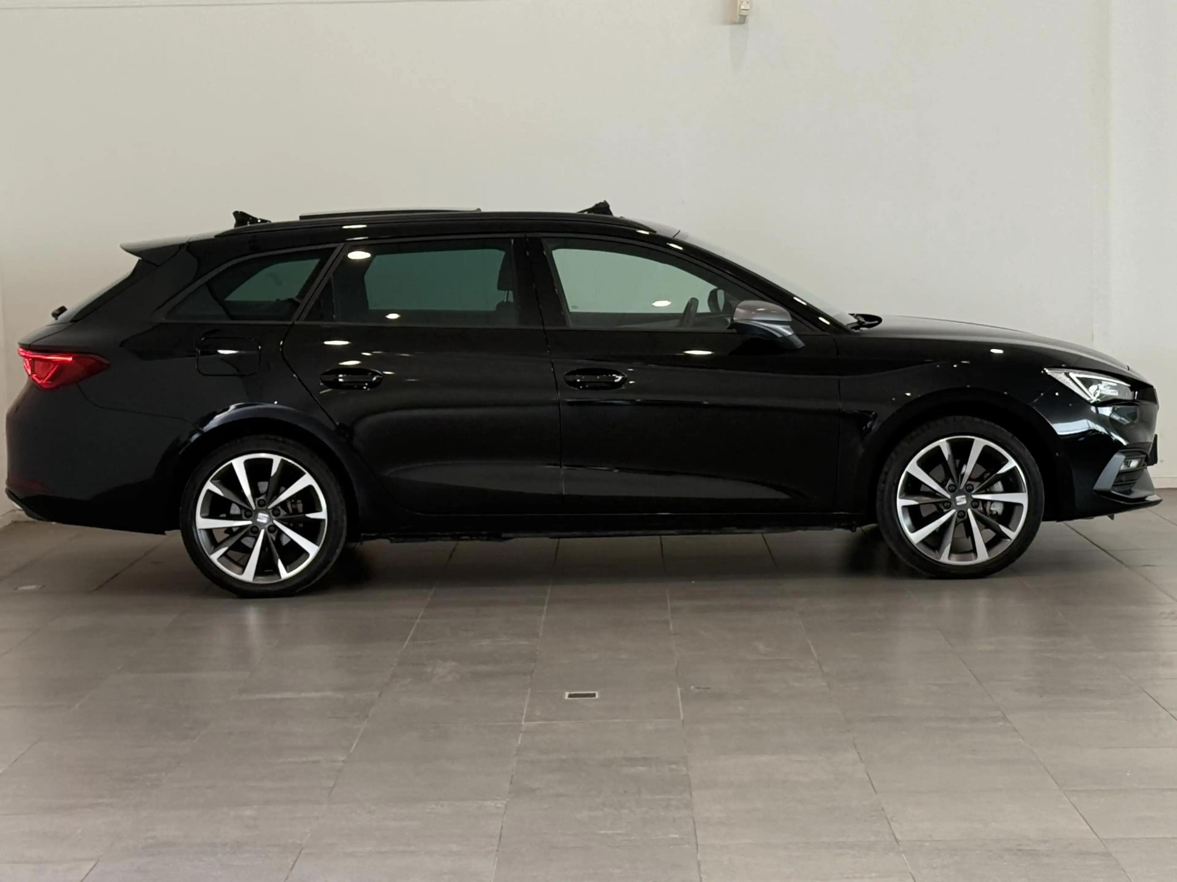 SEAT Leon e-Hybrid Sportstourer 1.4 TSI eHybrid PHEV FR Business Inte — photo 17