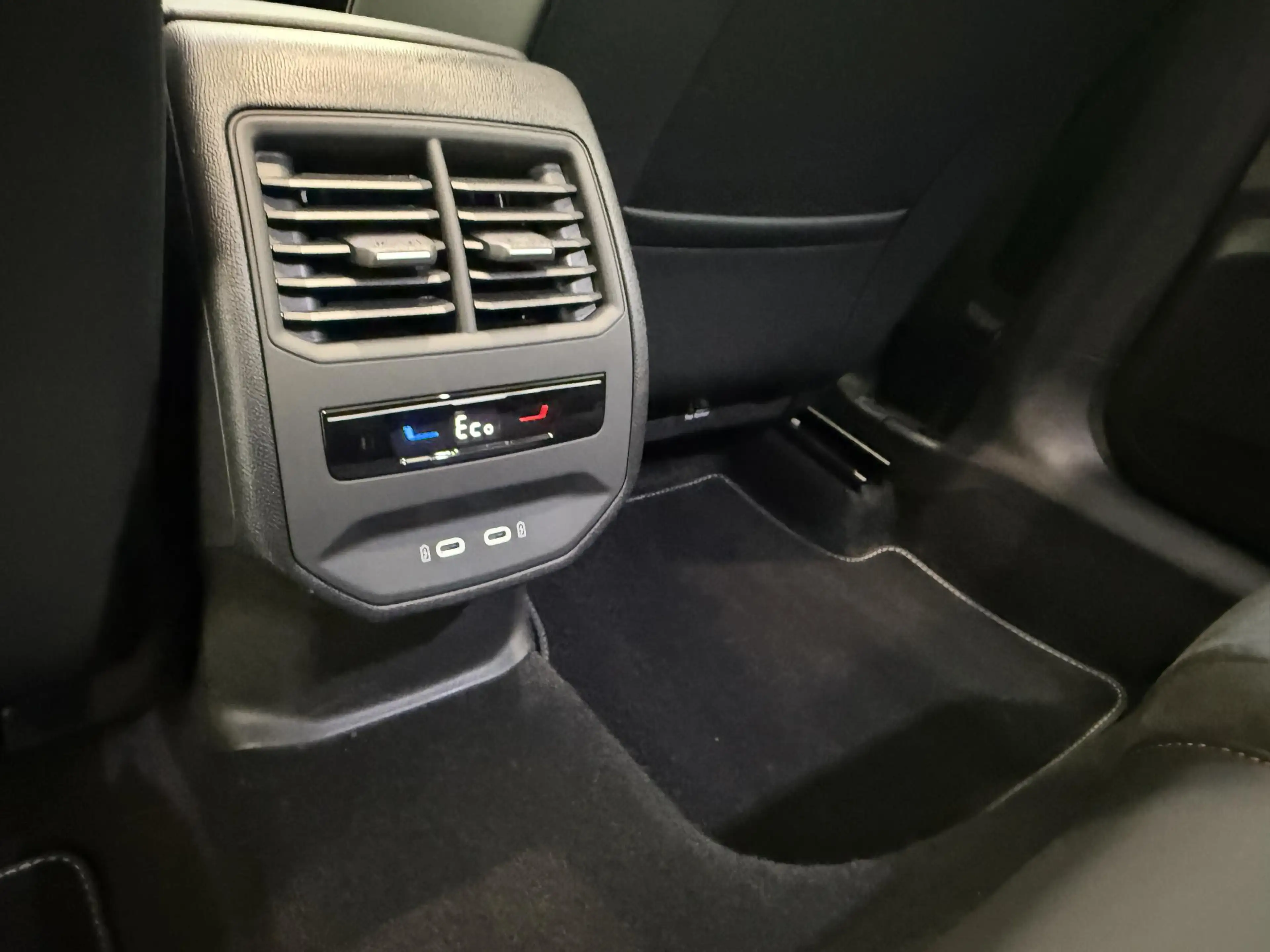 SEAT Leon e-Hybrid Sportstourer 1.4 TSI eHybrid PHEV FR Business Inte — photo 29