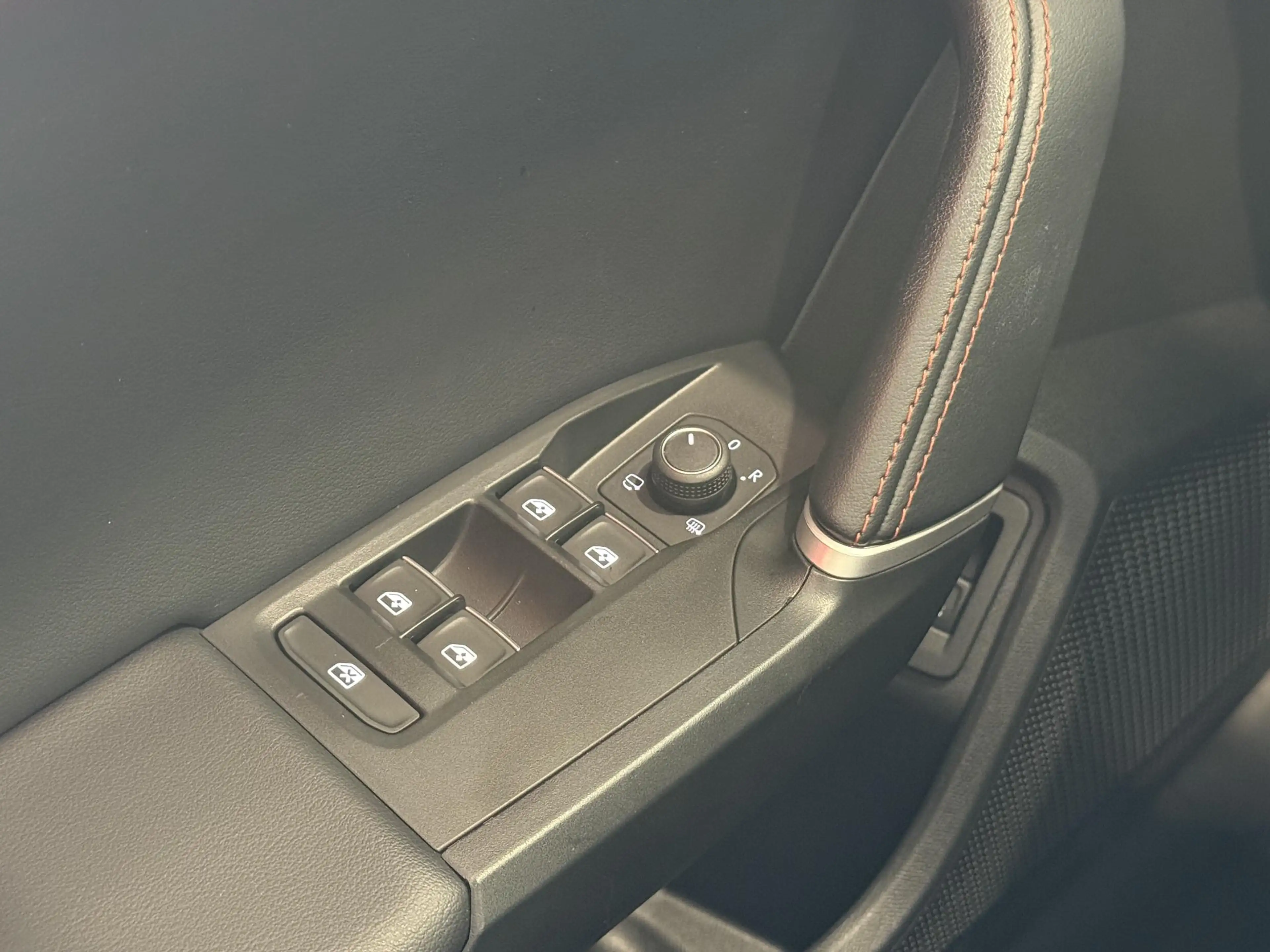 SEAT Leon e-Hybrid Sportstourer 1.4 TSI eHybrid PHEV FR Business Inte — photo 20