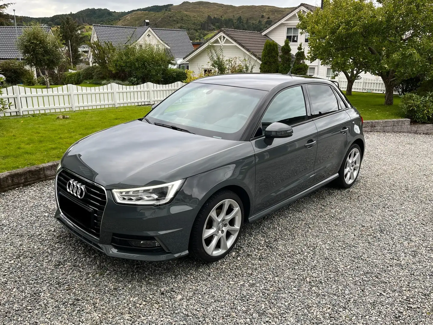 Audi A1 A1 1.0 TFSI ultra Sportback sport Grau - 1