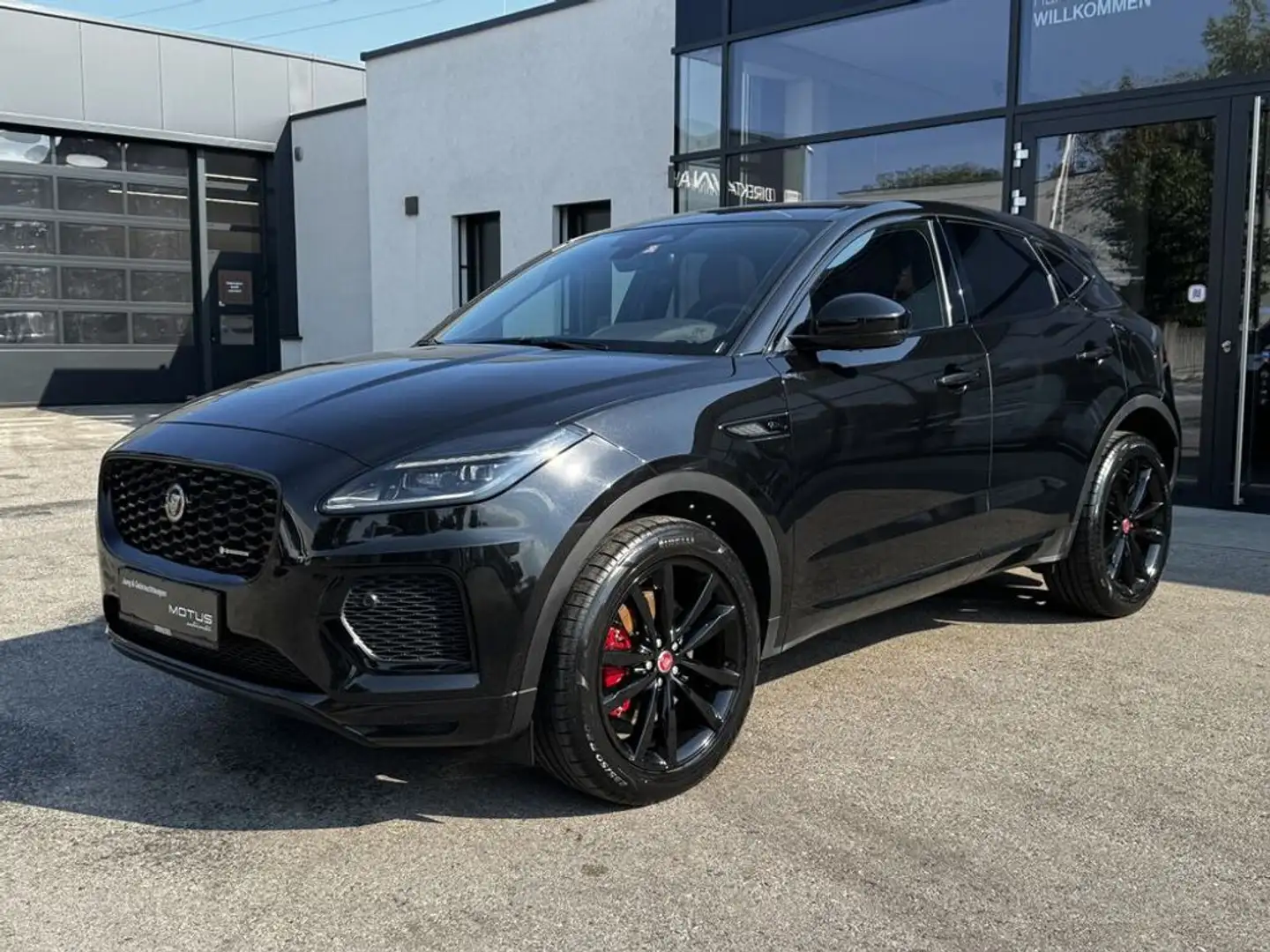 Jaguar E-Pace R-Dynamic SE AWD Plug-In Hybrid Schwarz - 1