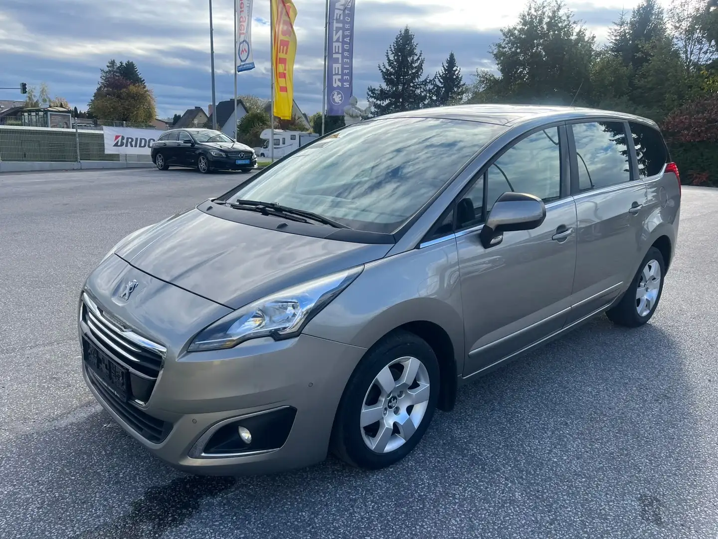 Peugeot 5008 1,6 e-HDi 115 FAP ASG6 Professional Line - 1