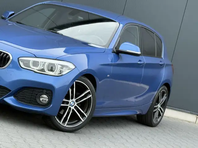 BMW 1 Series view 6
