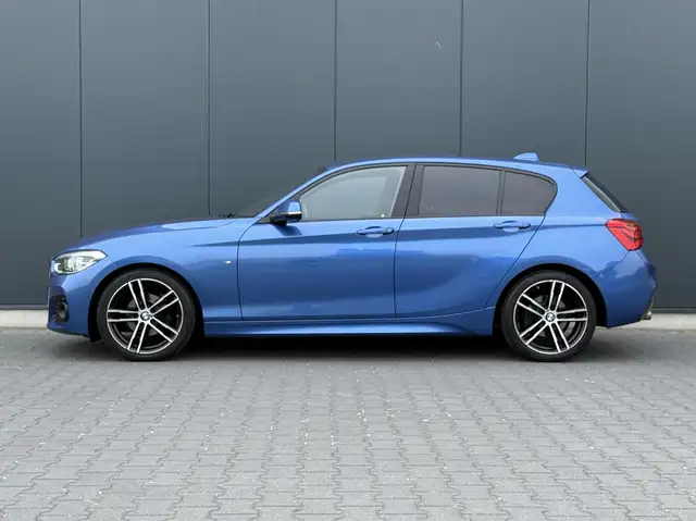 BMW 1 Series view 9
