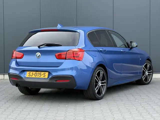 BMW 1 Series view 4