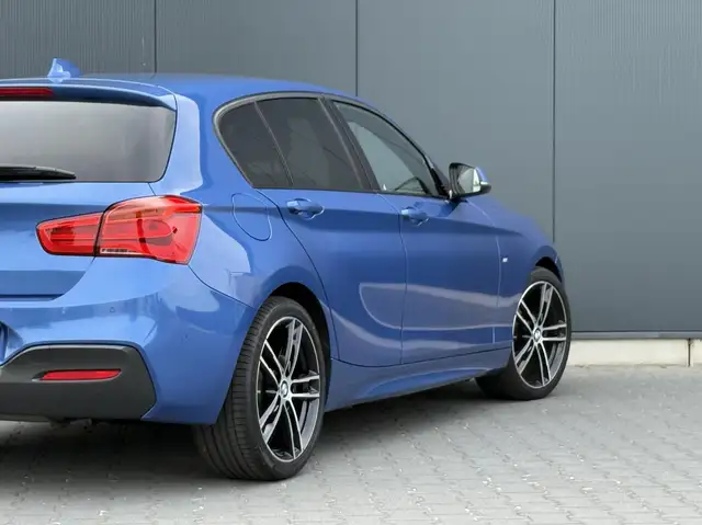 BMW 1 Series view 5