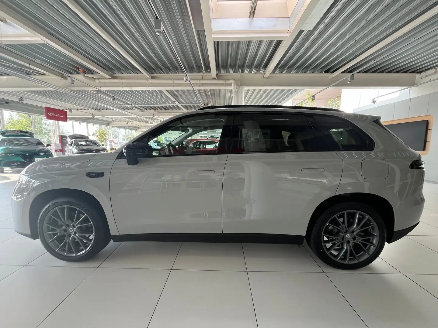 Leapmotor C10 1,5L 158 kW REEV Design Grau - 2