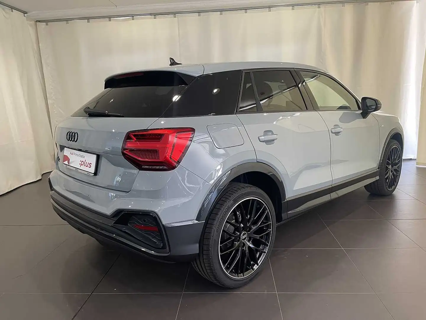 Audi Q2 35 TFSI S tronic Identity Black Grigio - 2