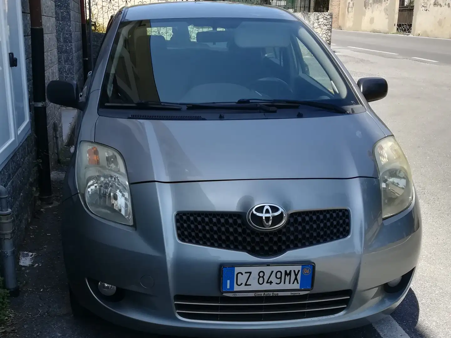 Toyota Yaris Yaris 5p 1.4 d-4d Sol m-mt Grigio - 2