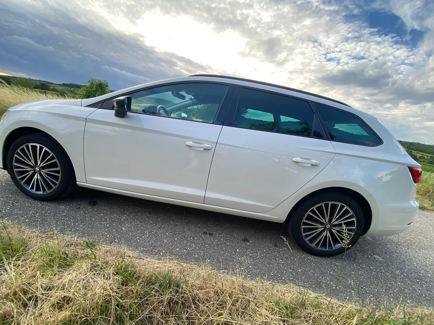 SEAT Leon Leon ST Style 1,2 TSI Start-Stopp Style Weiß - 2