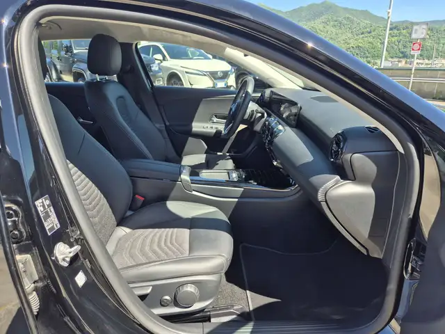 Mercedes-Benz A view 9