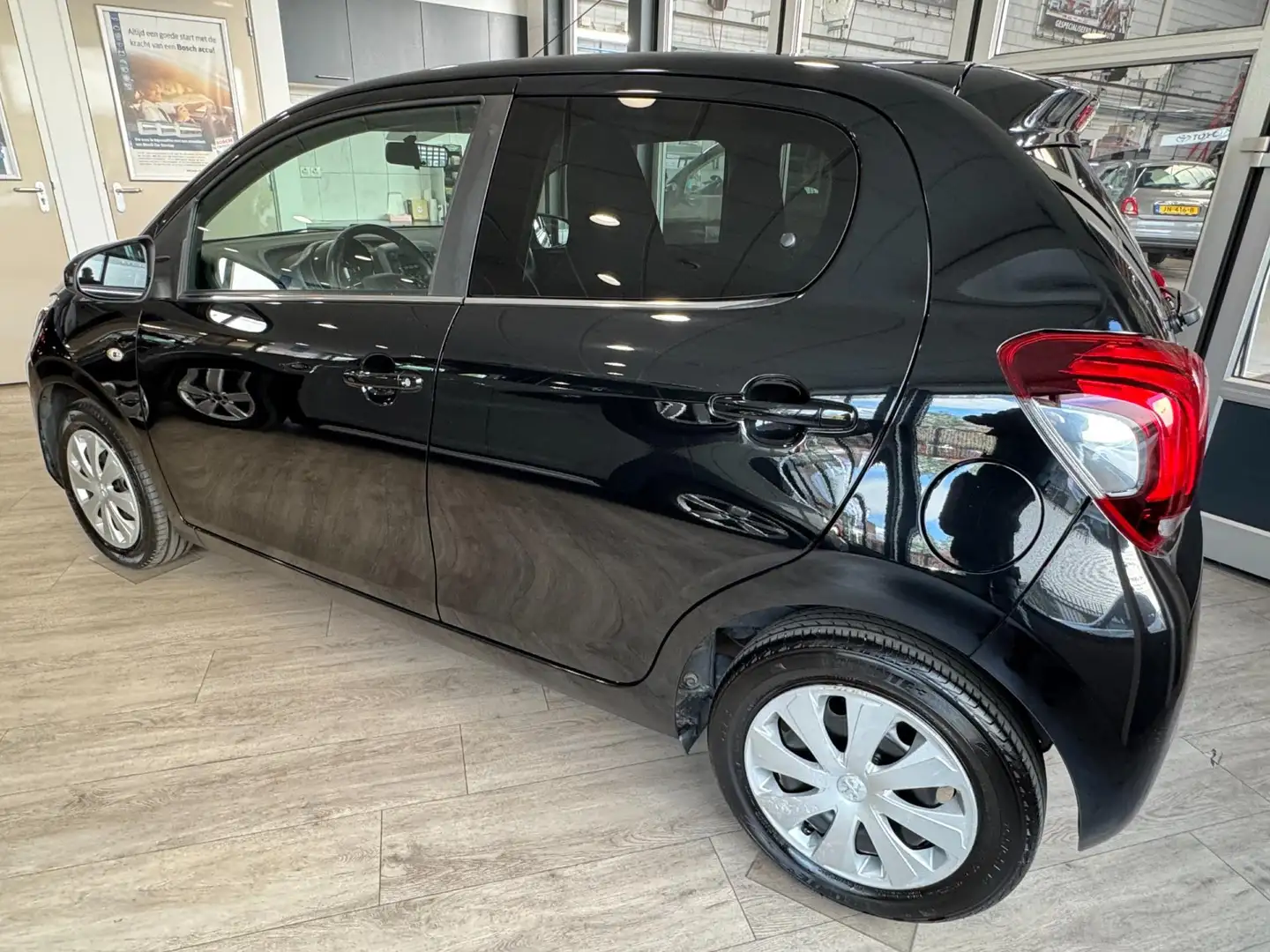 Peugeot 108 1.0 e-VTi Active BLACK Zwart - 2
