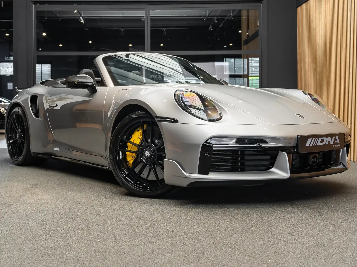 Porsche 992 992 Turbo S Cabrio Sport Package Akrapovic 911 3.8 Argent - 1