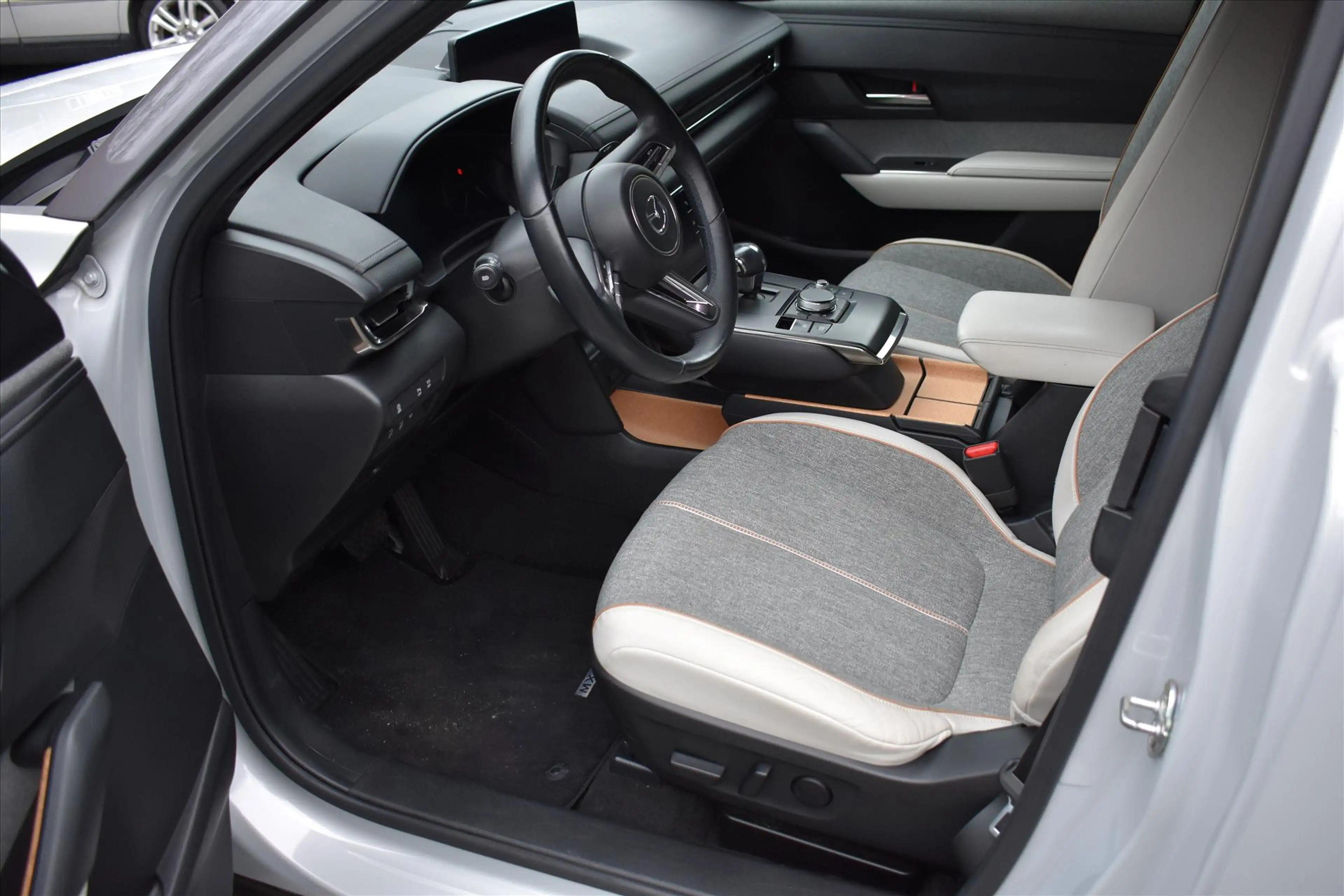 Mazda MX-30 E-SKYACTIV 145pk Aut First Edition 2Tone — photo 5