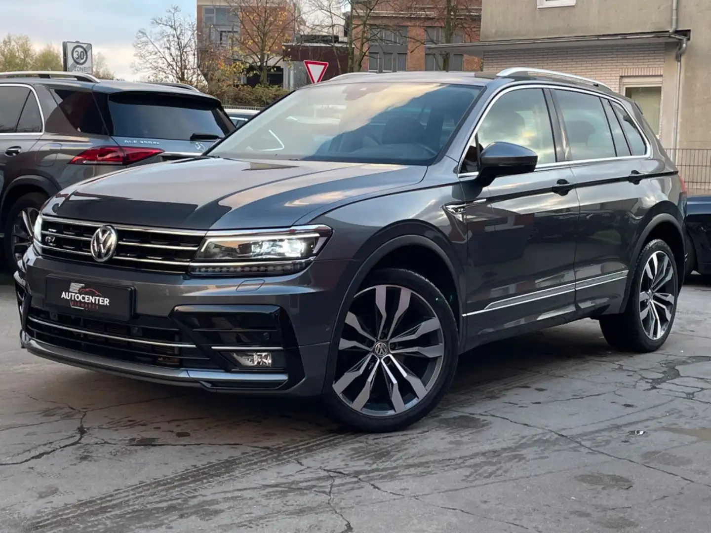 Volkswagen Tiguan 2.0 TDI 4MOTION R-LINE/NAVI/HUD/LED/ Gris - 1