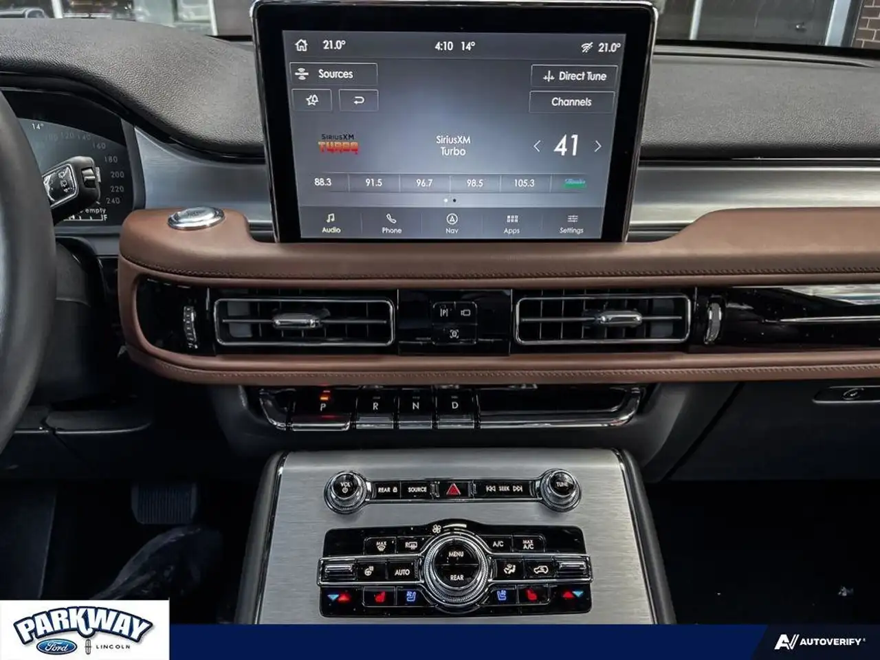 Lincoln Aviator снимка Lincoln Aviator