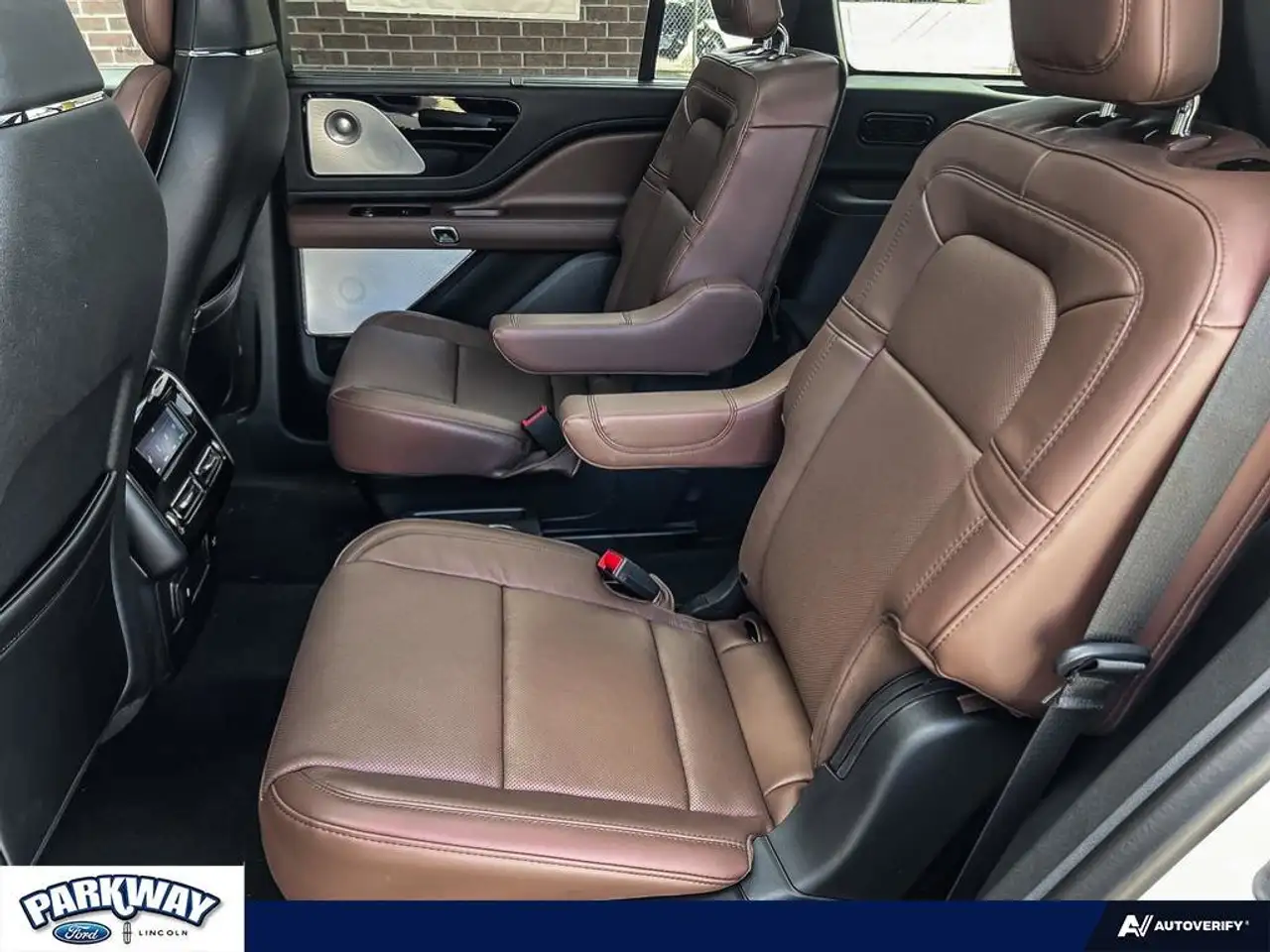 Lincoln Aviator снимка Lincoln Aviator
