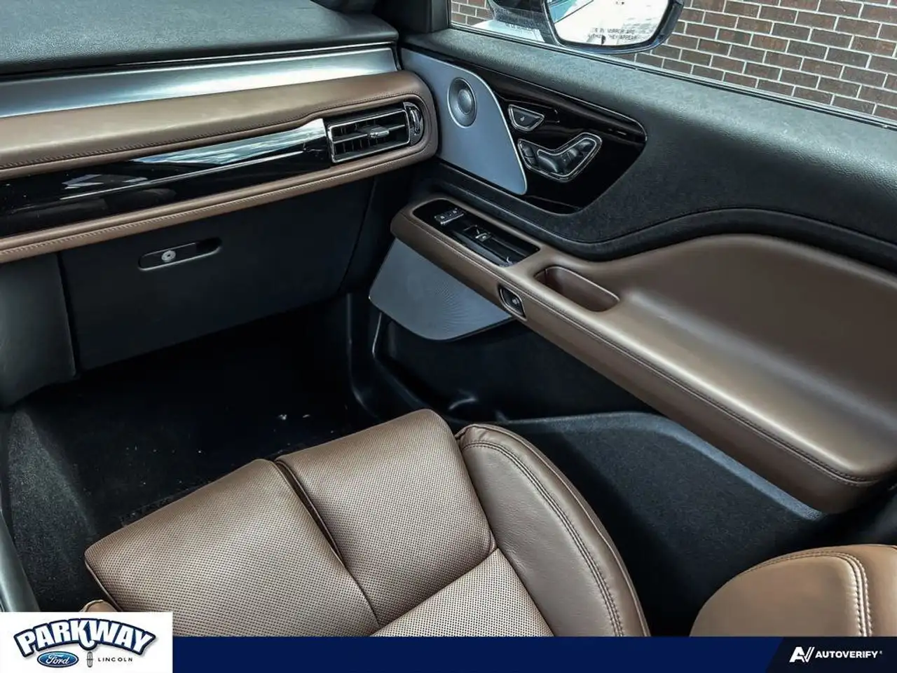 Lincoln Aviator снимка Lincoln Aviator