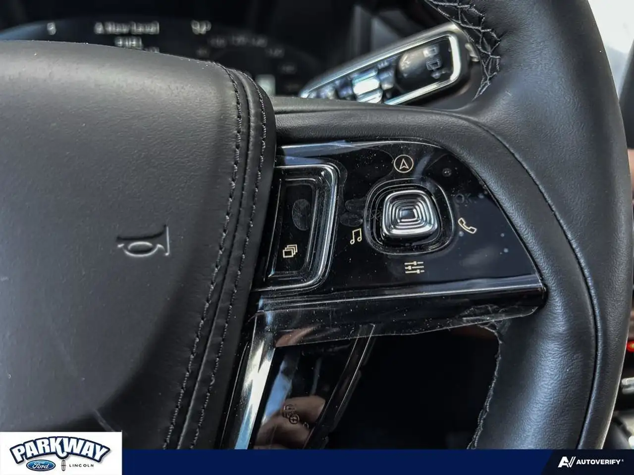 Lincoln Aviator снимка Lincoln Aviator