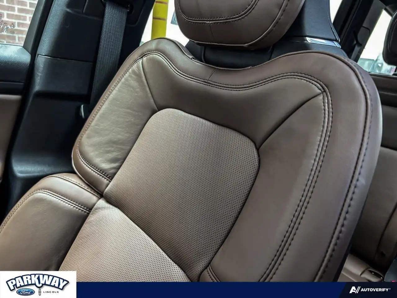 Lincoln Aviator снимка Lincoln Aviator