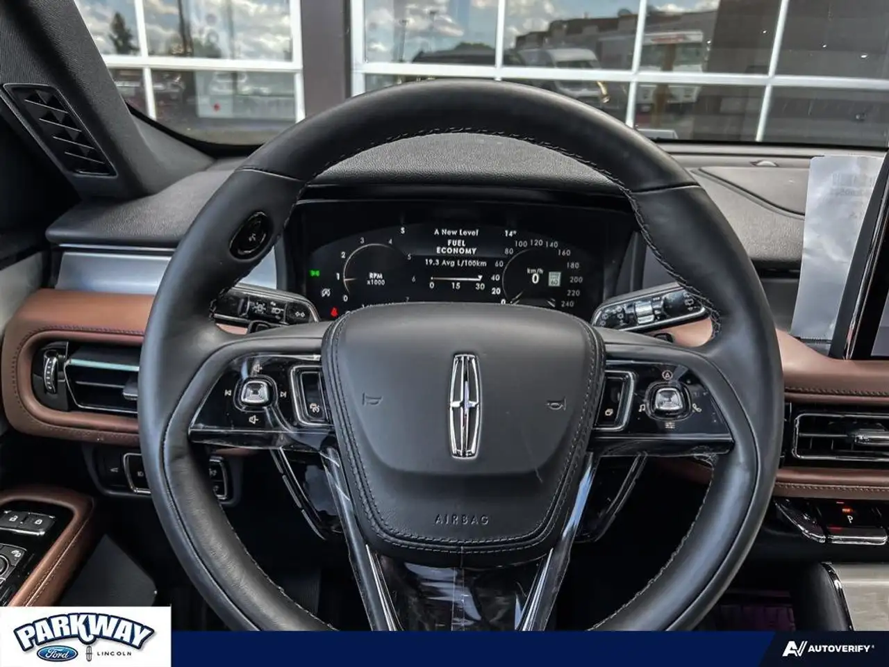 Lincoln Aviator снимка Lincoln Aviator