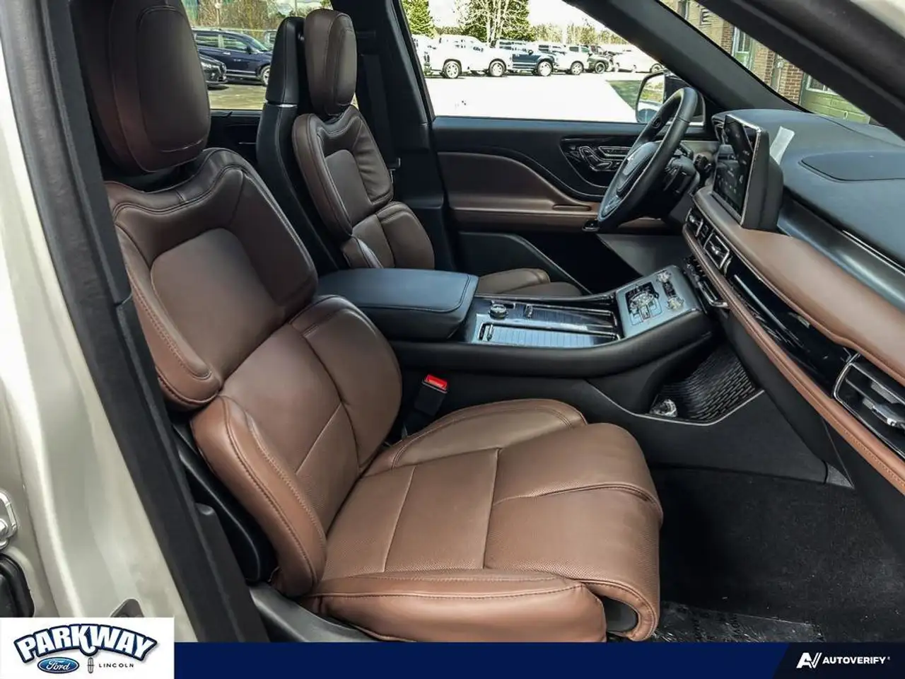 Lincoln Aviator снимка Lincoln Aviator