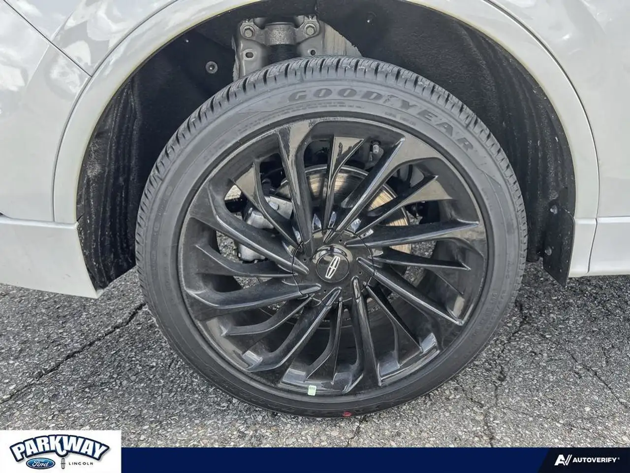 Lincoln Aviator снимка Lincoln Aviator