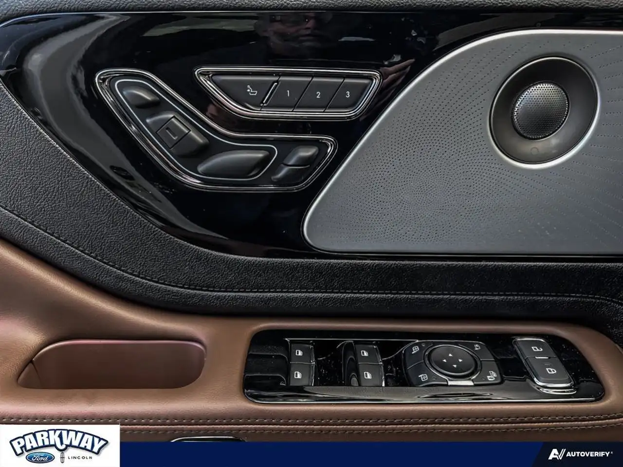 Lincoln Aviator снимка Lincoln Aviator
