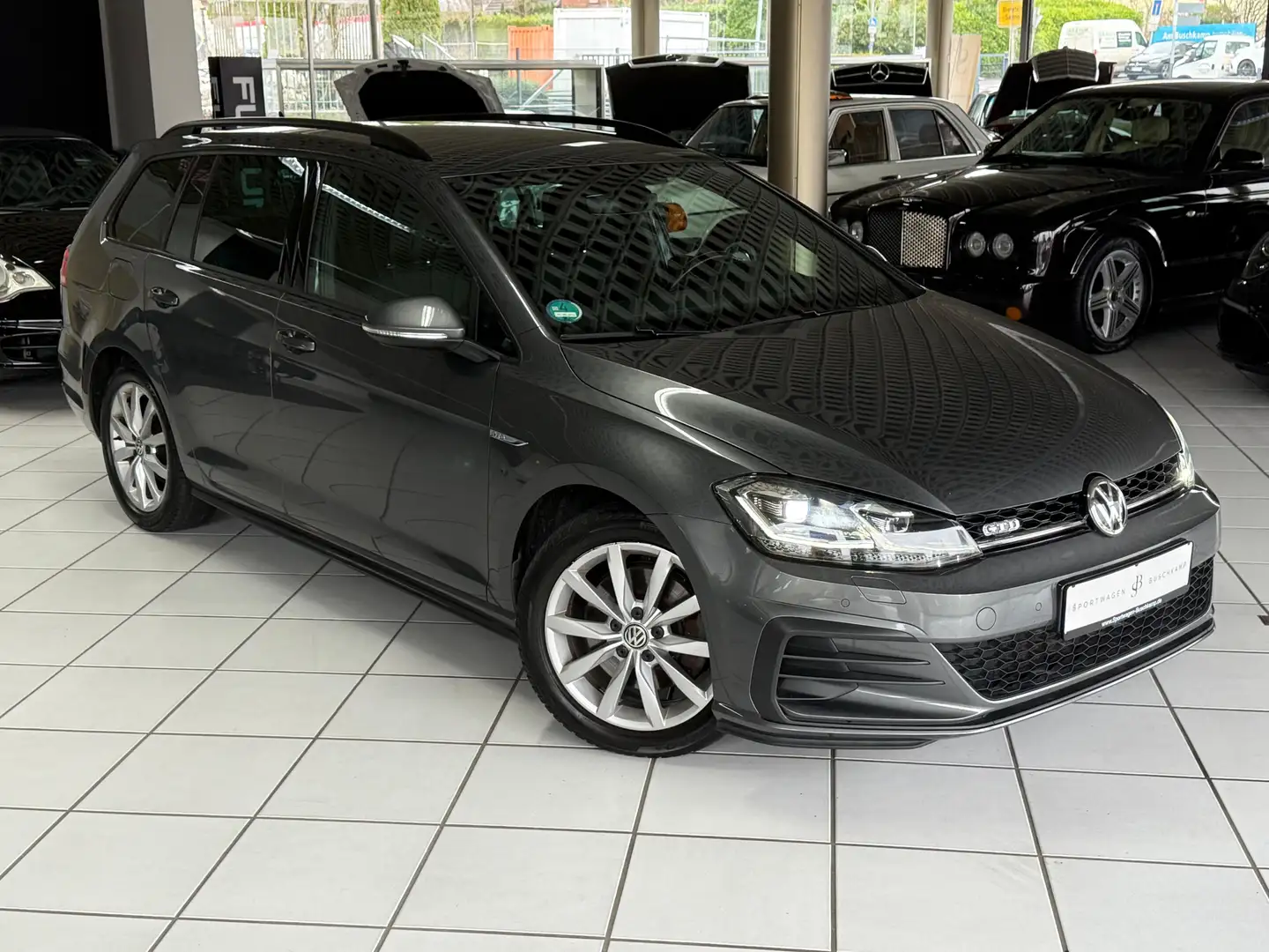 Volkswagen Golf GTD VARIANT BMT KAMERA SHZ ACC LED DSG 18 Grau - 2