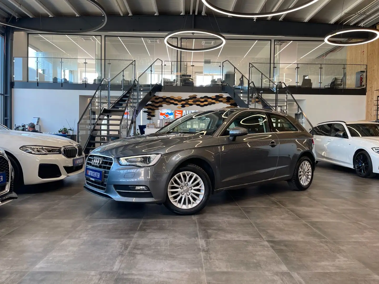 Audi A3 ambiente *BI-XENON*NAVI*TEMPOMAT*SZHZ*KLIMA* Grijs - 1