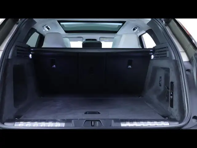 Land Rover Range Rover Sport view 8