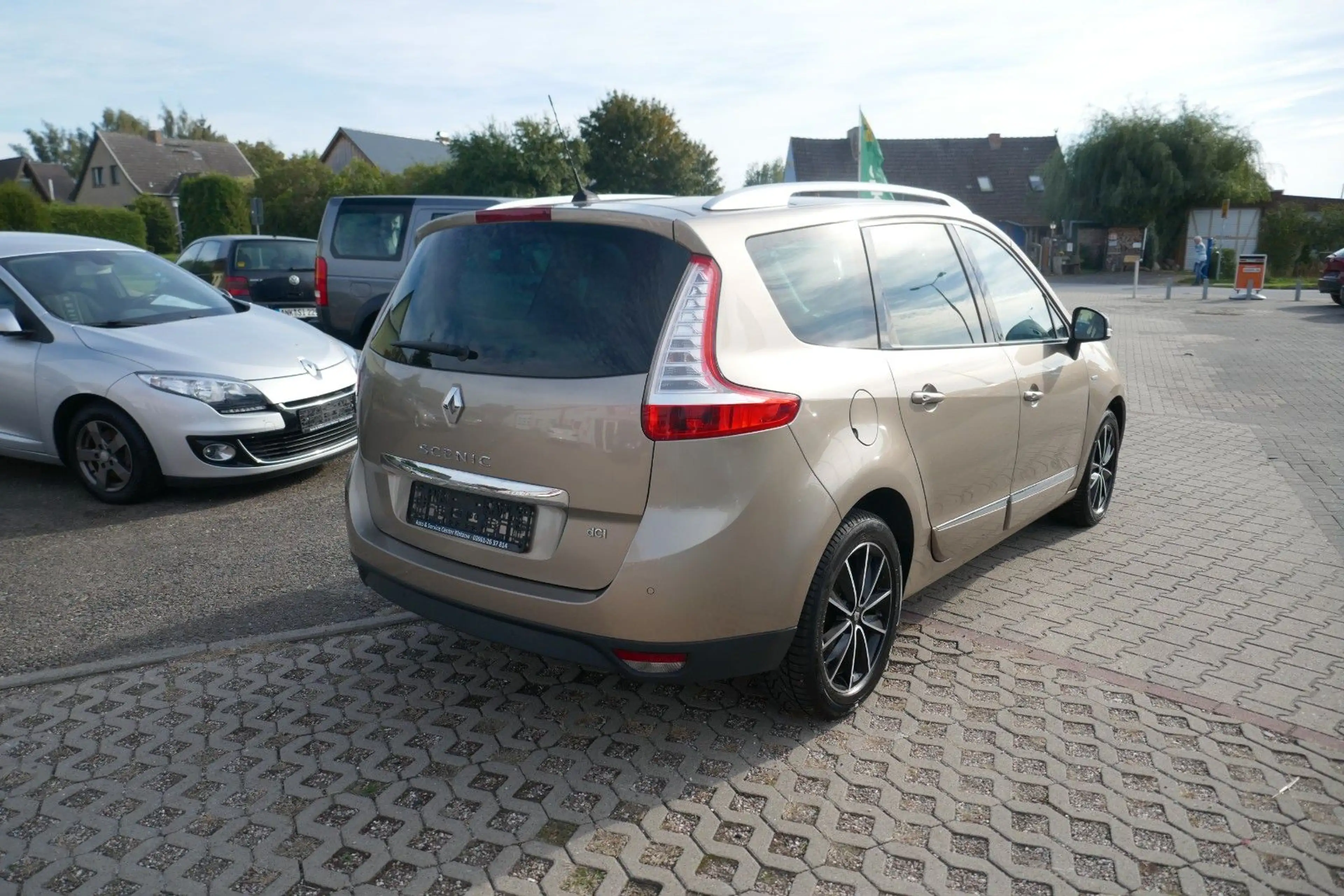 Renault Grand Scenic 2.0 DCI Bose Edition PANORAMA — photo 8