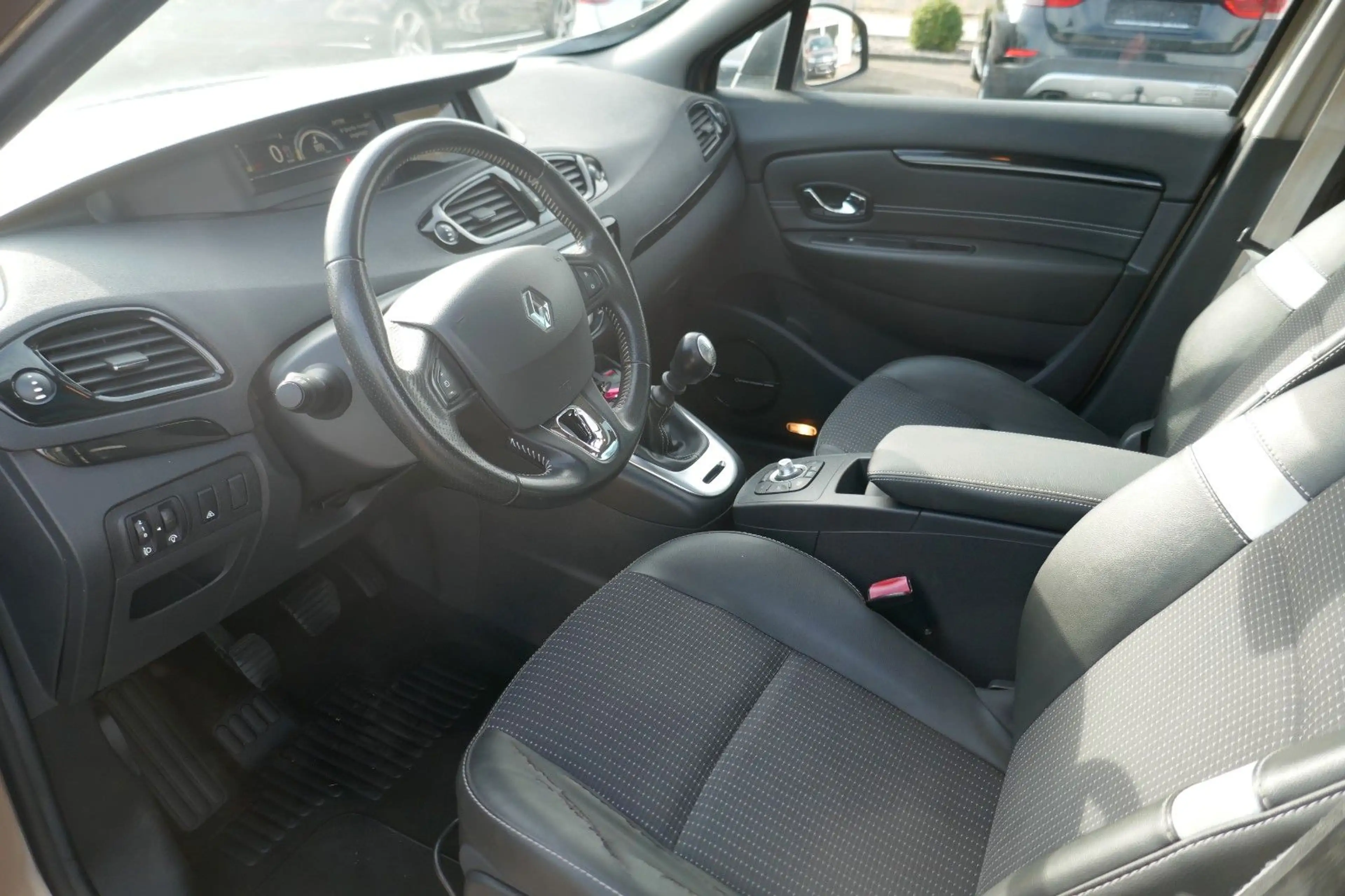 Renault Grand Scenic 2.0 DCI Bose Edition PANORAMA — photo 9