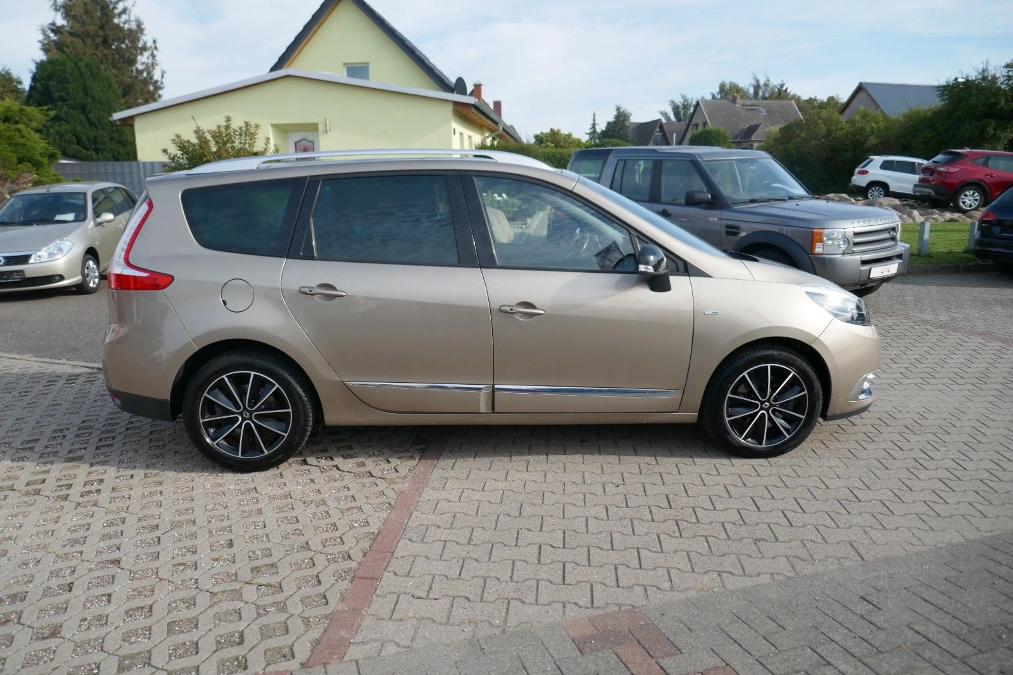 Renault Grand Scenic 2.0 DCI Bose Edition PANORAMA — photo 4