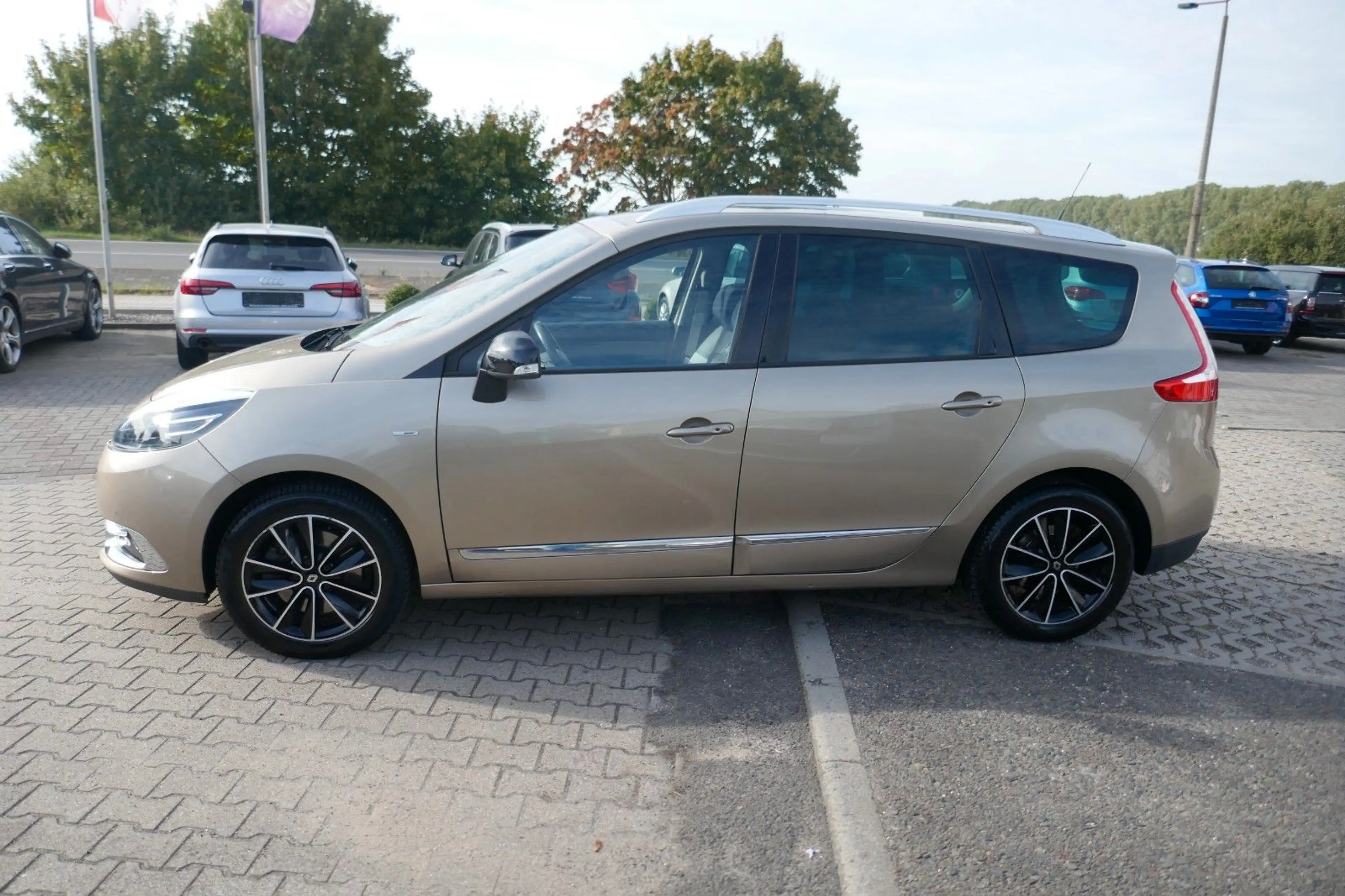 Renault Grand Scenic 2.0 DCI Bose Edition PANORAMA — photo 5