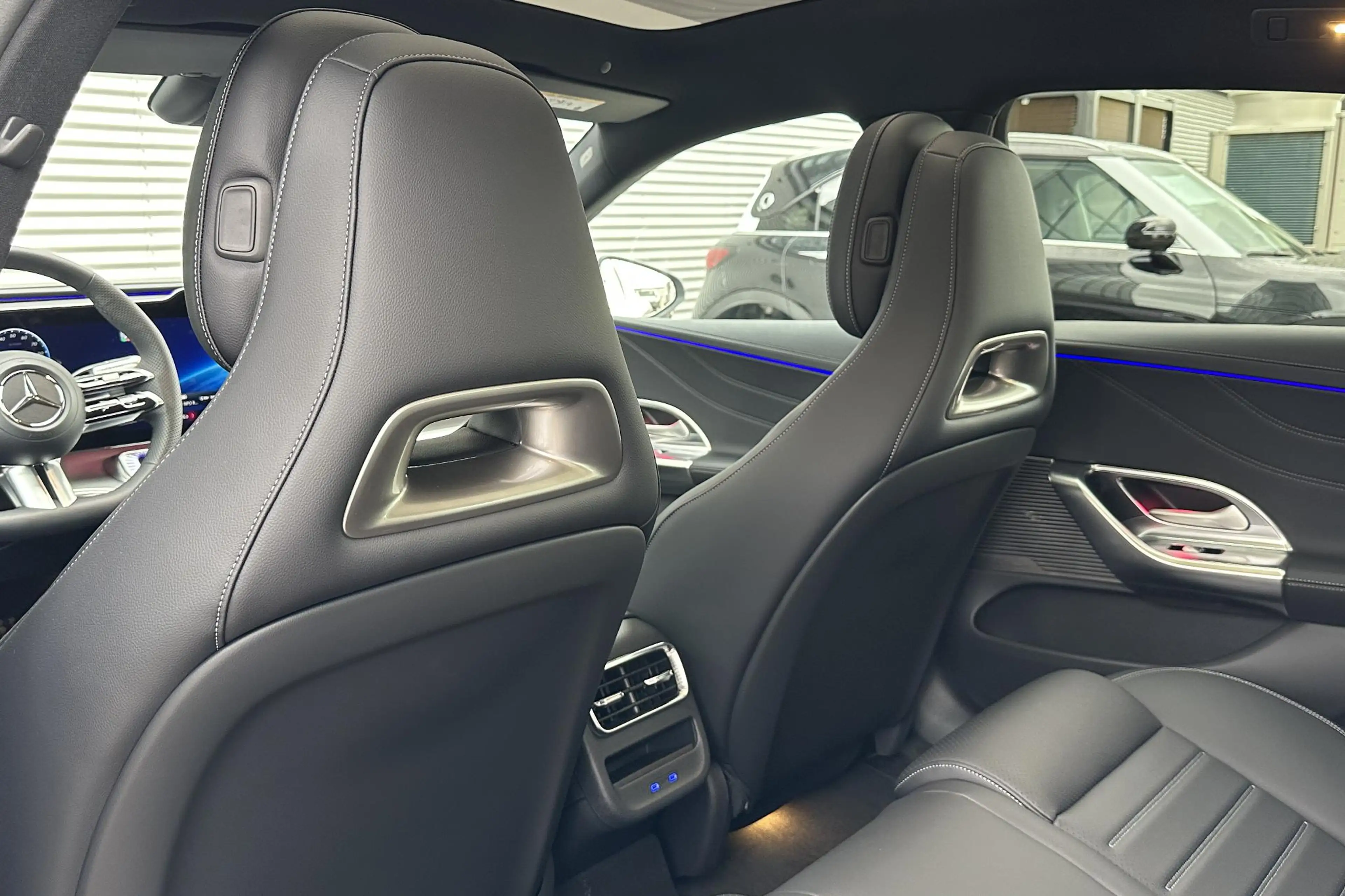 Mercedes-Benz C 400 C Limousine 4MATIC Launch Edition | Winterpakket | — photo 11